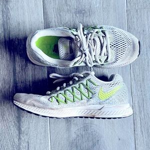NIKE Zoom Pegasus 32 Sneakers Size 7 Womens